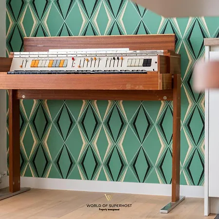 Rock & Roll Chic Near * Ostend